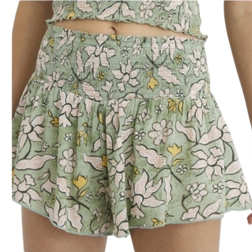 Aerie Size XS Flowy Shorts Green Floral Smocked Waist Pull On Comfy Cottagecore‎